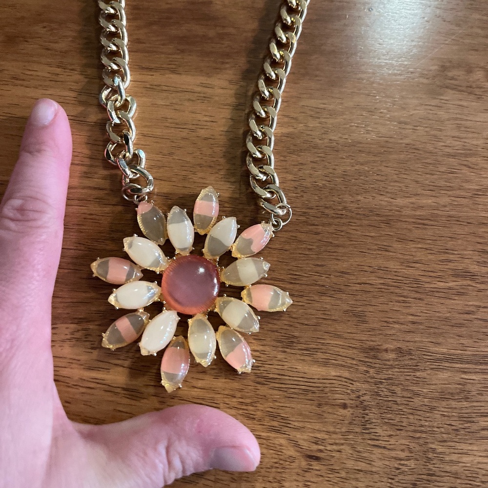FREEDOM Sunflower Neckless - Picture 7 of 7